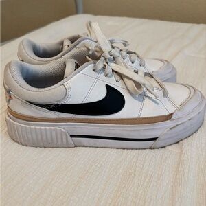 Nike White and Black Sneakers